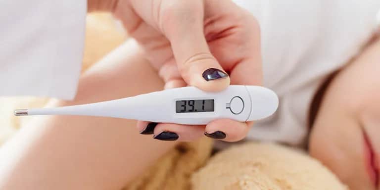 Z jaką gorączką na pogotowie? Kluczowe informacje, które ratują życie