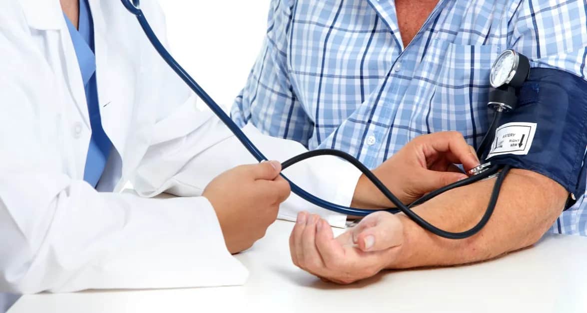 Ciśnienie kiedy pogotowie - poznaj objawy, które mogą zagrażać życiu