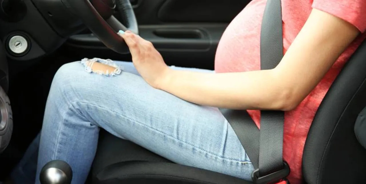 Jak ułożyć kobietę w ciąży w pozycji bezpiecznej, by uratować życie