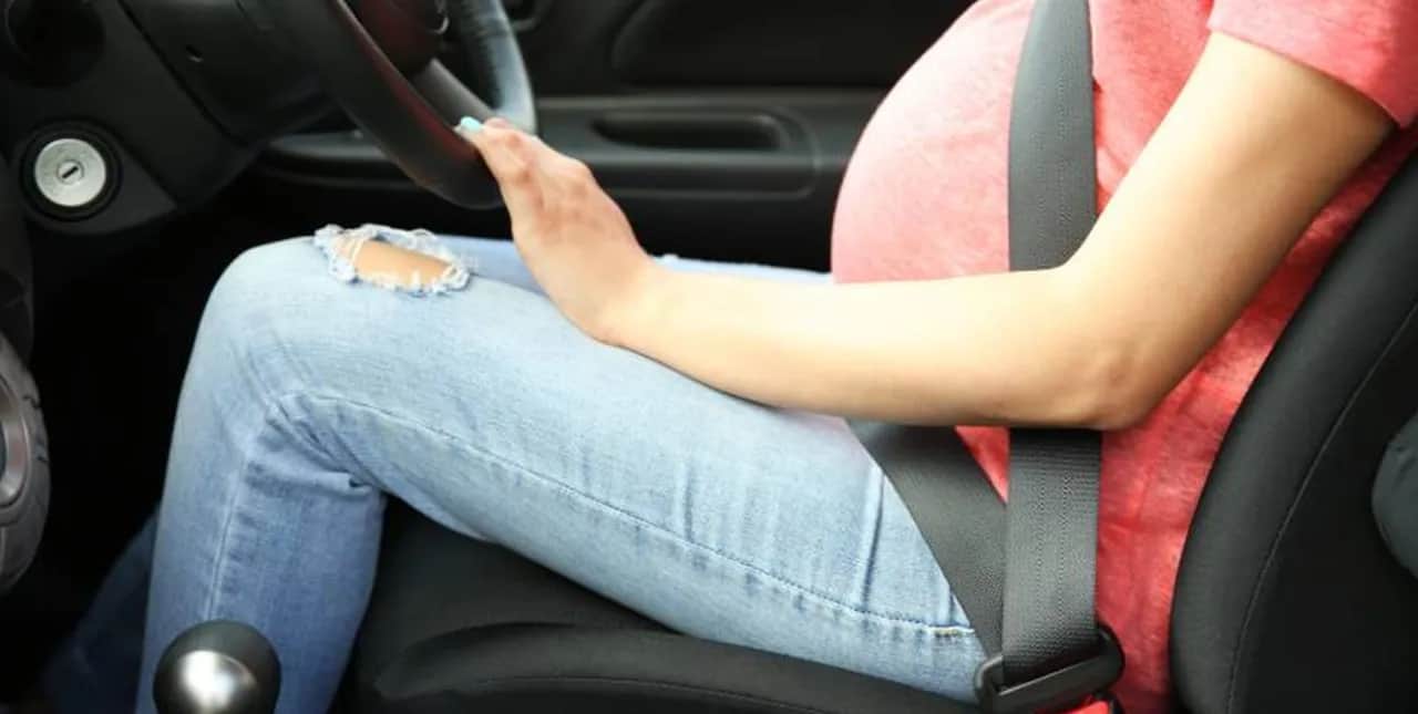 Jak ułożyć kobietę w ciąży w pozycji bezpiecznej, by uratować życie