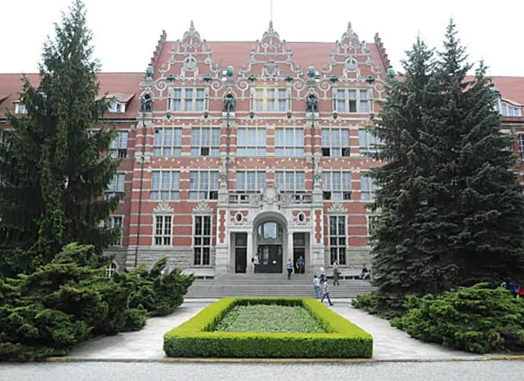 Ile defibrylatorów posiada Politechnika Gdańska i gdzie je znaleźć?