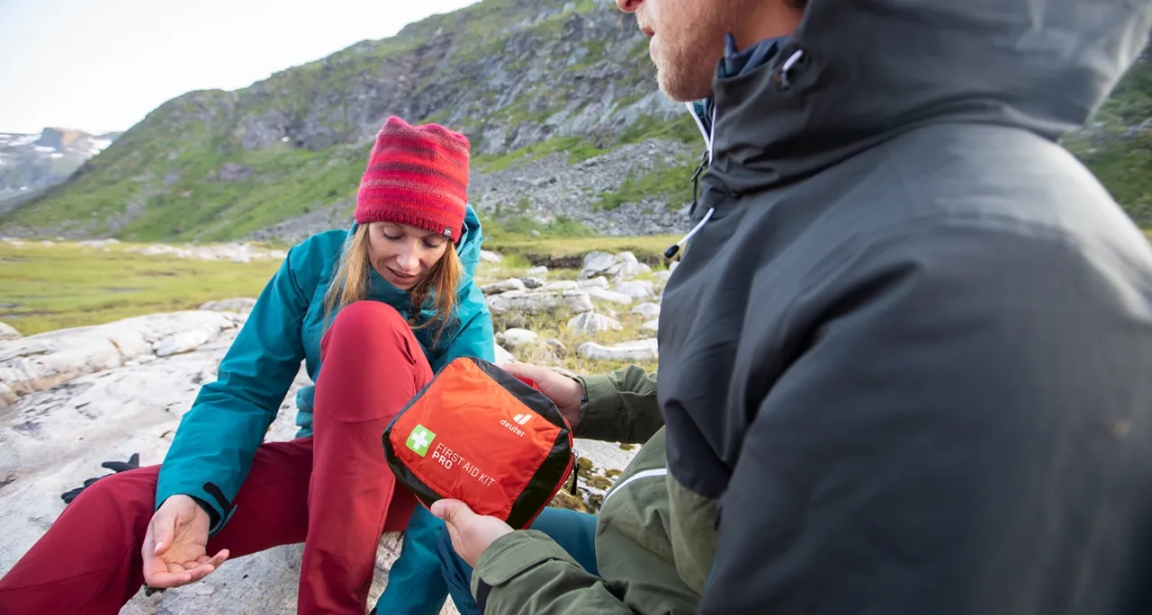 Co w apteczce turystycznej? Kluczowe elementy, które musisz mieć