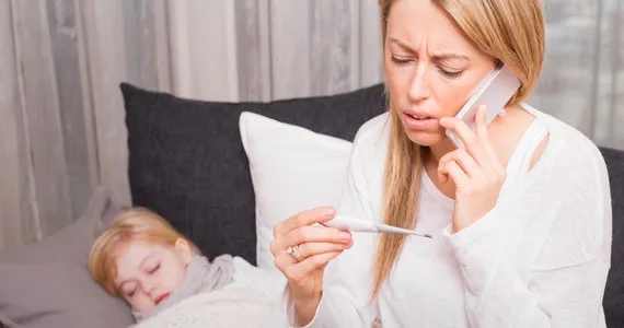 Kiedy jechać z dzieckiem na pogotowie? Ważne objawy, które musisz znać