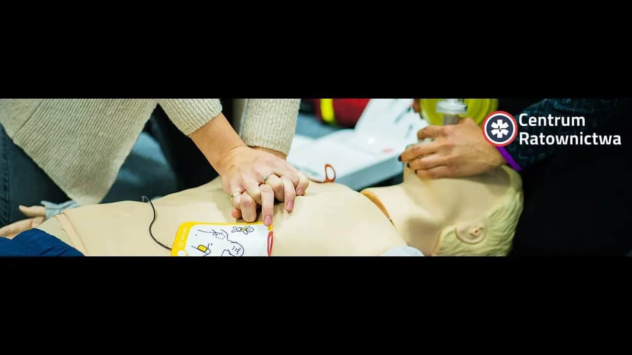 Jak działa defibrylator AED i jak może uratować życie w nagłych sytuacjach