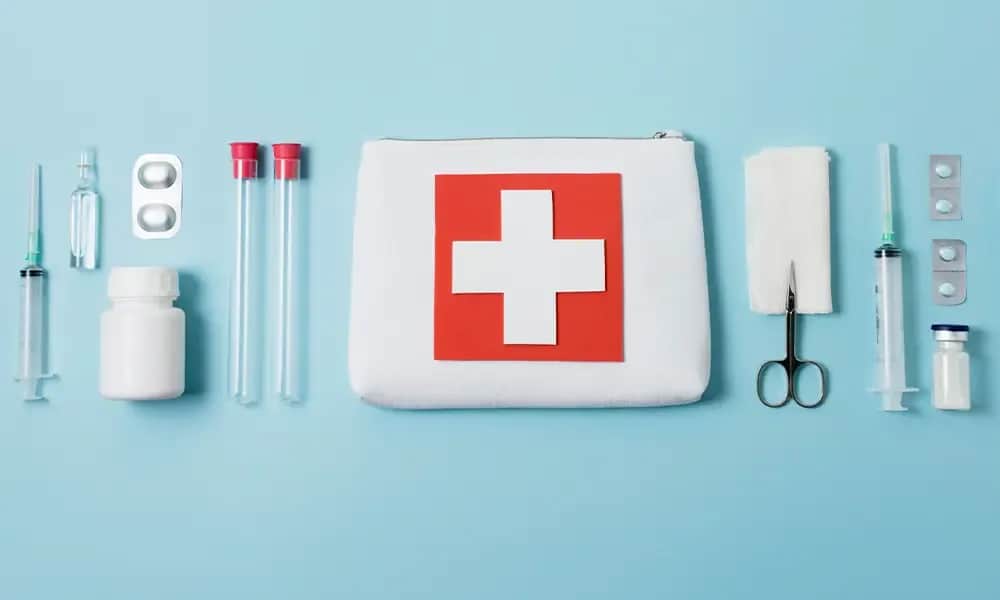Gdzie powinna znajdować się apteczka pierwszej pomocy w szkole?