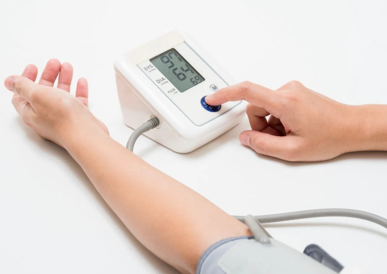 Wysoki puls - kiedy wezwać pogotowie i co robić w kryzysie