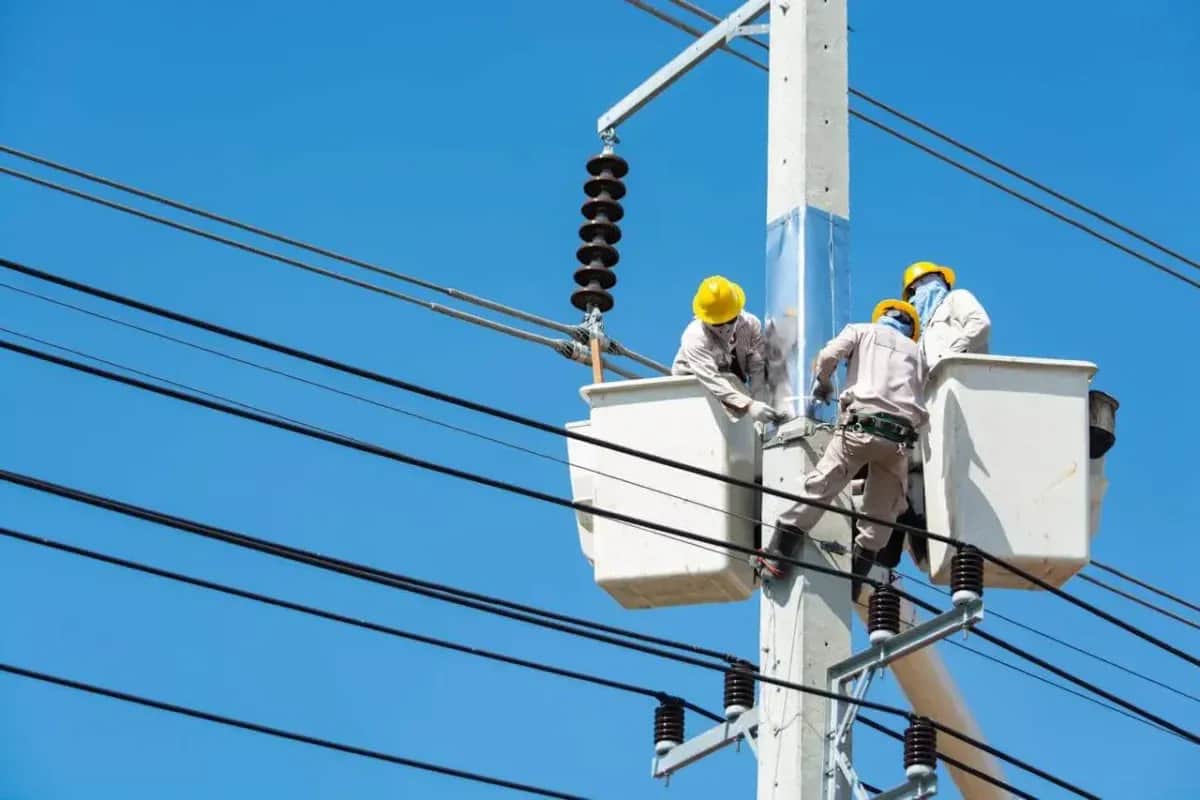 Ile zarabia elektromonter pogotowia energetycznego Energa? Sprawdź zarobki!