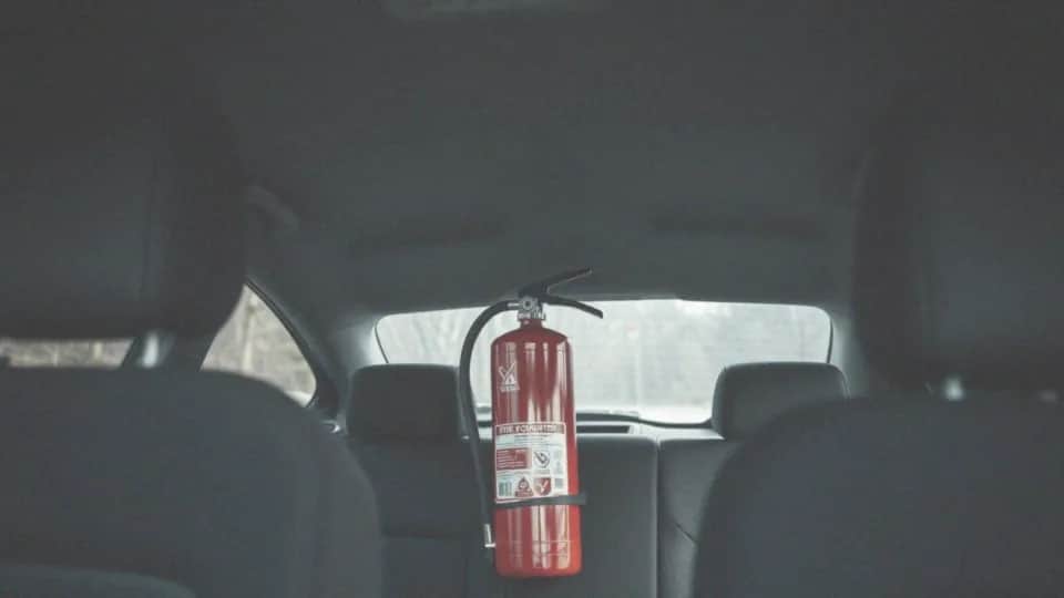 Czy gaśnica jest obowiązkowa w samochodzie? Sprawdź przepisy i kary